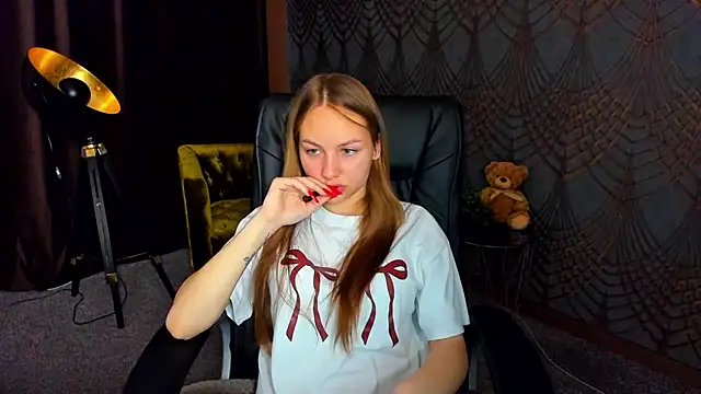 MilaAddams online show from July 7, 2026, 5:32 am