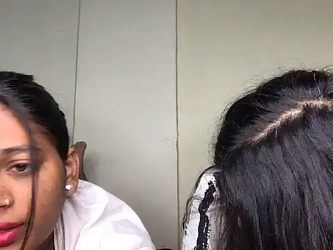 Snapshot of HoleyCoupon chatting on January 10, 2026, 3:03 pm HoleyCoupon online show from January 10, 2026, 3:03 pm