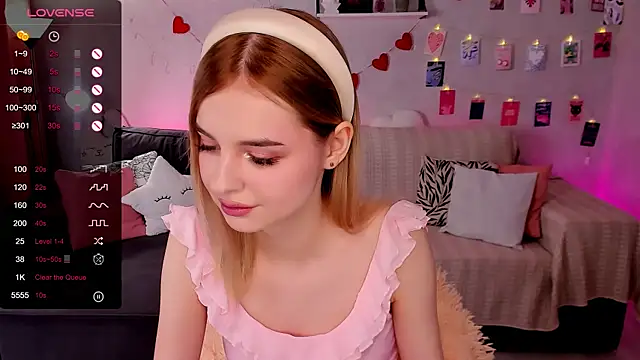 Snapshot of LillianShine chatting on February 14, 2026, 6:21 am LillianShine online show from February 14, 2026, 6:21 am