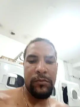 Snapshot of PauMolao85 chatting on December 18, 2025, 10:05 pm PauMolao85 online show from December 18, 2025, 10:05 pm