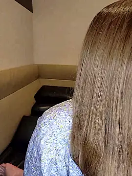 Snapshot of --MIYUKI chatting on September 25, 2025, 9:46 am --MIYUKI online show from September 25, 2025, 9:46 am