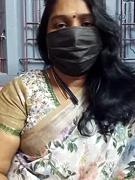 Snapshot of Tamil_Azhaghi25 chatting on December 19, 2025, 7:21 pm Tamil Azhaghi25 online show from December 19, 2025, 7:21 pm