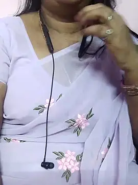 Snapshot of Tamil_Azhaghi25 chatting on February 1, 2026, 5:44 pm Tamil Azhaghi25 online show from February 1, 2026, 5:44 pm