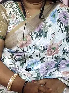 Snapshot of Tamil_Azhaghi25 chatting on February 2, 2026, 5:44 pm Tamil Azhaghi25 online show from February 2, 2026, 5:44 pm