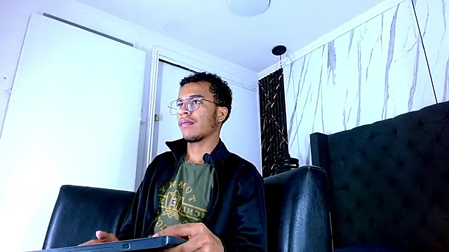 aston xvera online show from December 14, 2025, 4:07 am