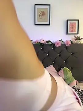 Im Lyan online show from December 2, 2025, 3:07 pm