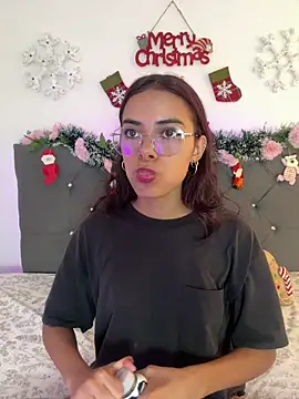 Im Lyan online show from December 17, 2025, 3:18 pm