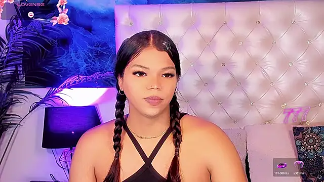 Valeria Swett  online show from June 1, 2026, 8:10 pm