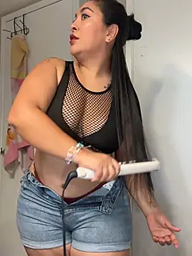 Snapshot of latina_curvy22 chatting on May 10, 2026, 7:41 pm latina curvy22 online show from May 10, 2026, 7:41 pm