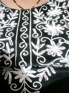 Snapshot of rekha_09 chatting on December 17, 2025, 6:25 pm rekha 09 online show from December 17, 2025, 6:25 pm