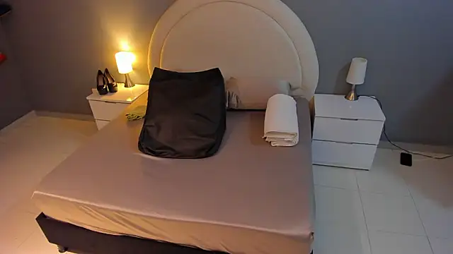 emilytowzen online show from March 8, 2026, 2:04 am