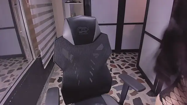 Snapshot of AlliceCopper chatting on October 16, 2025, 3:13 pm AlliceCopper online show from October 16, 2025, 3:13 pm