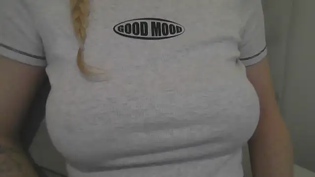 flirty babe x online show from October 9, 2025, 5:00 pm