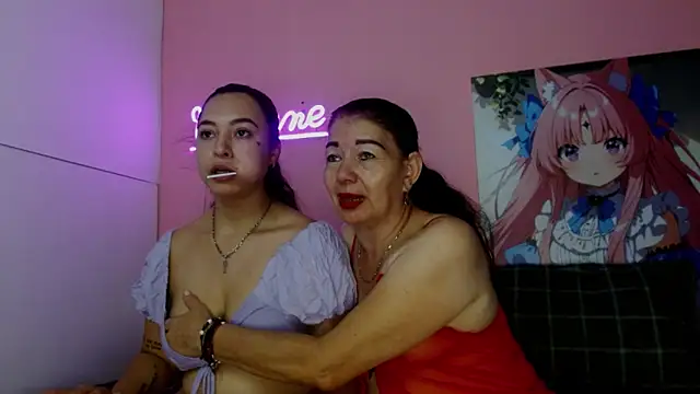 estefania 34 online show from October 8, 2025, 7:22 pm