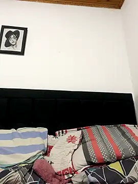 Snapshot of coupledesire18 chatting on October 16, 2025, 12:11 am coupledesire18 online show from October 16, 2025, 12:11 am