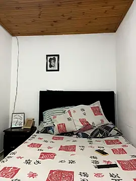 Snapshot of coupledesire18 chatting on October 30, 2025, 12:12 am coupledesire18 online show from October 30, 2025, 12:12 am