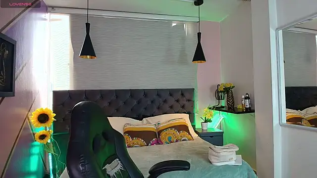 Annie Lii online show from December 3, 2025, 1:09 pm