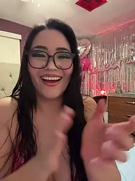 Snapshot of MyHoneyFrida chatting on December 2, 2025, 5:57 am MyHoneyFrida online show from December 2, 2025, 5:57 am