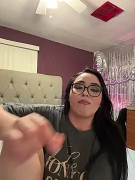 Snapshot of MyHoneyFrida chatting on December 18, 2025, 3:56 am MyHoneyFrida online show from December 18, 2025, 3:56 am