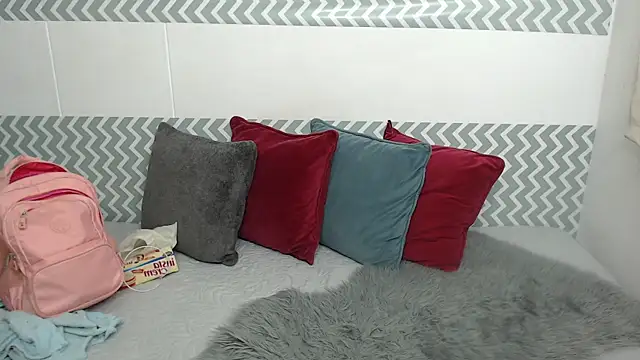 EmilyCoy  online show from December 19, 2025, 3:13 am