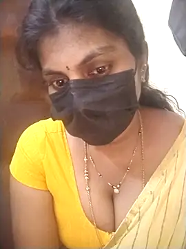 Snapshot of Nithiila chatting on April 24, 2026, 5:04 pm Nithiila online show from April 24, 2026, 5:04 pm