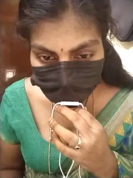 Snapshot of Nithiila chatting on April 27, 2026, 12:25 pm Nithiila online show from April 27, 2026, 12:25 pm