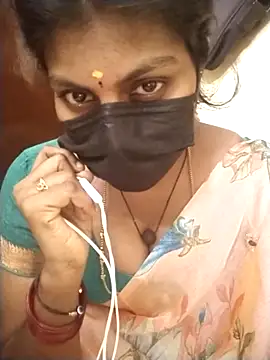 Snapshot of Nithiila chatting on May 12, 2026, 5:10 pm Nithiila online show from May 12, 2026, 5:10 pm