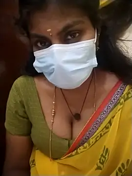 Snapshot of Nithiila chatting on June 4, 2026, 5:24 am Nithiila online show from June 4, 2026, 5:24 am