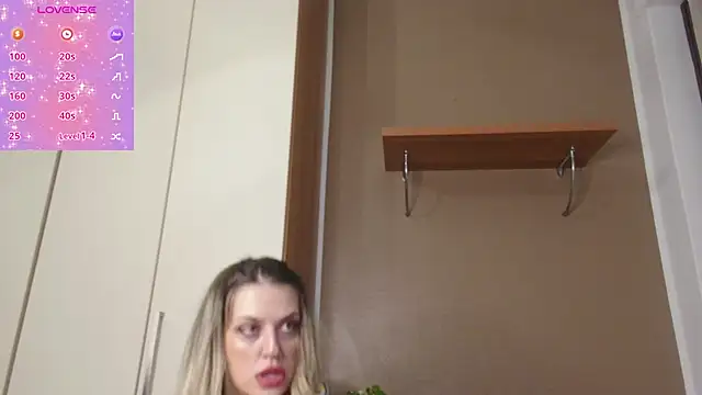 ScarletVerdi online show from December 1, 2025, 8:52 am