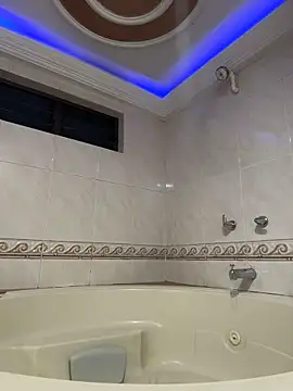 GiorgiaLuxee online show from November 16, 2025, 11:05 am