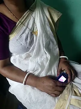 Snapshot of desi_boudi87 chatting on April 29, 2026, 11:03 am desi boudi87 online show from April 29, 2026, 11:03 am