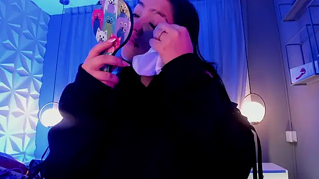 MAGIC TESSA online show from December 5, 2025, 8:38 pm