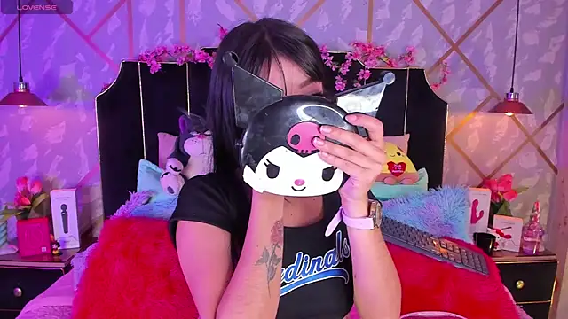 LindaWz  online show from February 18, 2026, 5:14 am