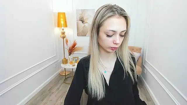 EmilyGraydis online show from April 8, 2026, 7:47 pm