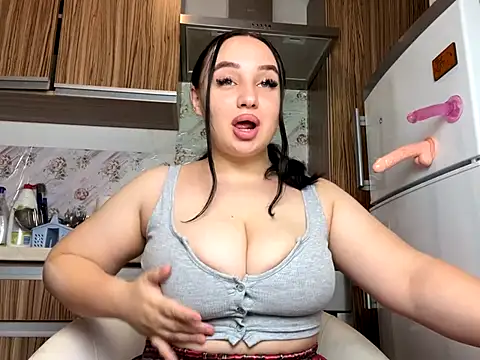 curvybombb online show from October 8, 2025, 4:26 pm