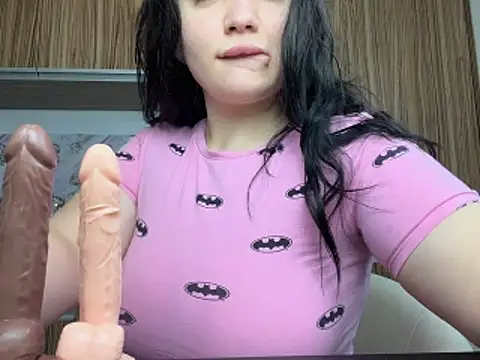 curvybombb online show from November 9, 2025, 8:23 am