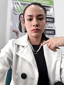 CHARLOTTE  05 online show from November 14, 2025, 12:04 pm