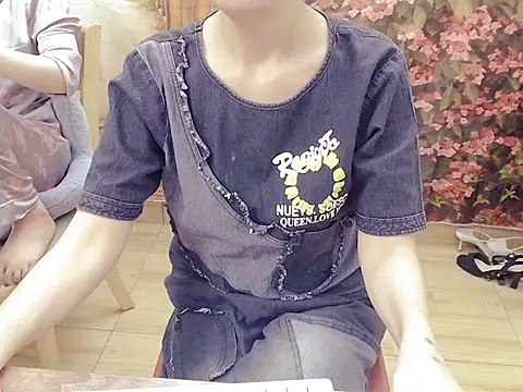 Snapshot of Funnygirl_9x chatting on October 24, 2025, 1:35 am Funnygirl 9x online show from October 24, 2025, 1:35 am