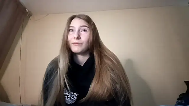 Nymera flare online show from December 17, 2025, 6:08 am