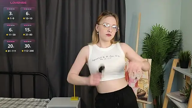 HollieCollelo online show from November 25, 2025, 3:28 am