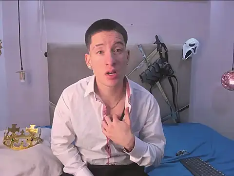 Snapshot of HunterHeat_ chatting on October 10, 2025, 11:53 am HunterHeat online show from October 10, 2025, 11:53 am