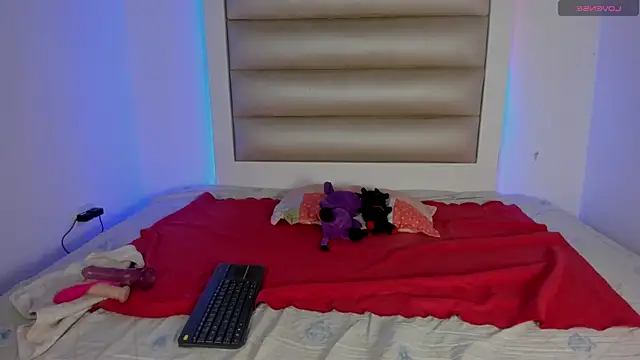 Luna and lindsy online show from October 29, 2025, 1:13 pm