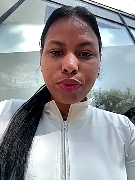 Michluxe 69 online show from November 29, 2025, 1:47 pm