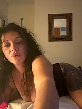 Snapshot of caramelandCurls chatting on September 13, 2025, 9:47 pm caramelandCurls online show from September 13, 2025, 9:47 pm