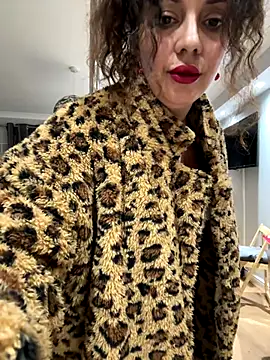 caramelandCurls online show from December 13, 2025, 11:54 pm