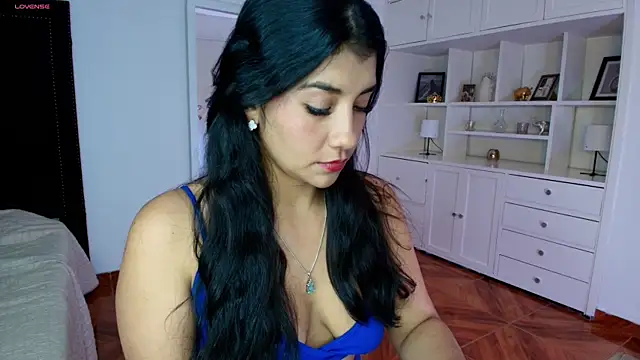 nina moen online show from November 4, 2025, 3:05 am