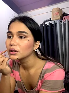 AngelHille online show from October 15, 2025, 4:51 pm