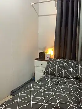 AngelHille online show from December 17, 2025, 4:13 pm