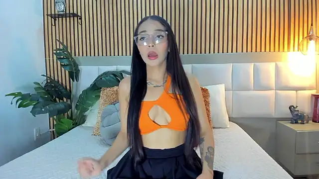 Roseaurora online show from January 14, 2026, 1:17 pm