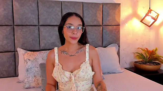 Snapshot of Roseaurora chatting on June 22, 2026, 11:18 am Roseaurora online show from June 22, 2026, 11:18 am